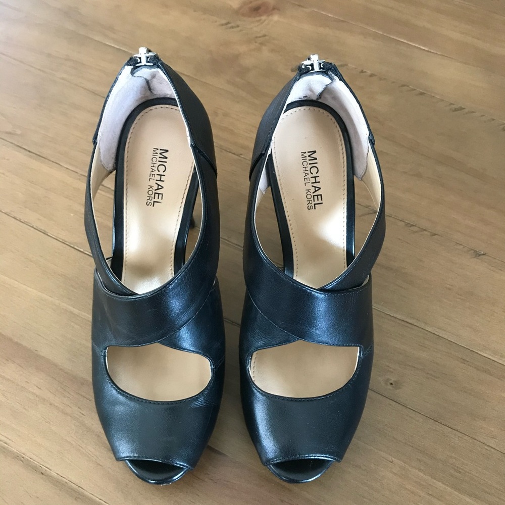 Beautiful black Michael Kors pumps for a fun night out!